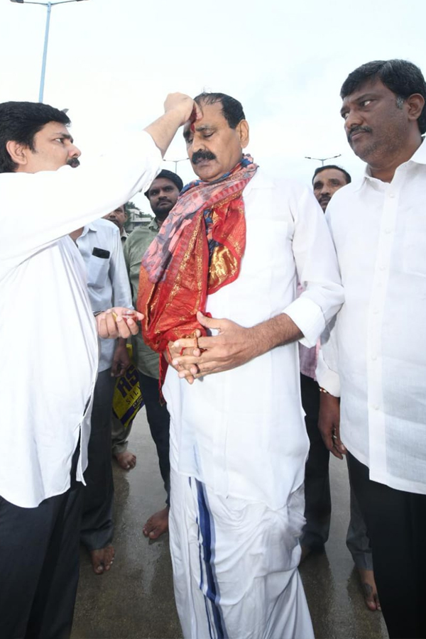 Bhumana Karunakar Reddy Took Oath In Tirumala for Laddu Controversy Photos12