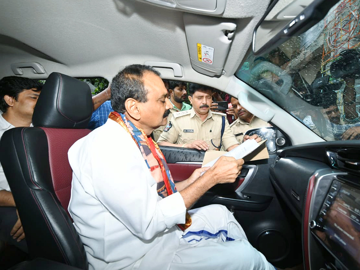 Bhumana Karunakar Reddy Took Oath In Tirumala for Laddu Controversy Photos16