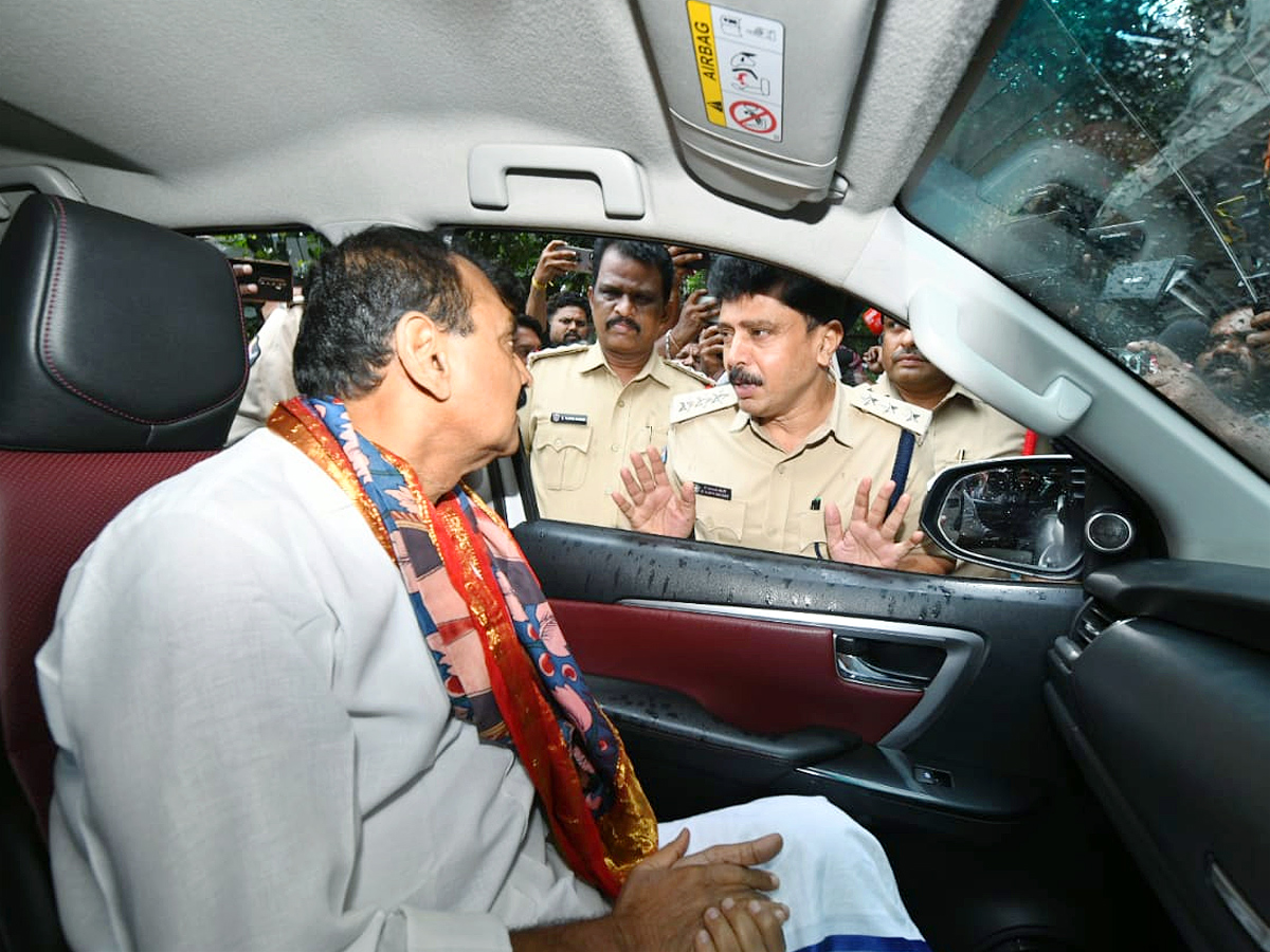 Bhumana Karunakar Reddy Took Oath In Tirumala for Laddu Controversy Photos17