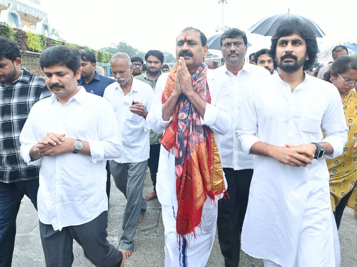 Bhumana Karunakar Reddy Took Oath In Tirumala for Laddu Controversy Photos20