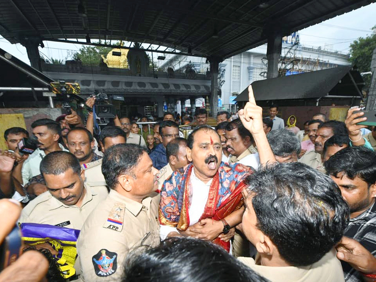 Bhumana Karunakar Reddy Took Oath In Tirumala for Laddu Controversy Photos22