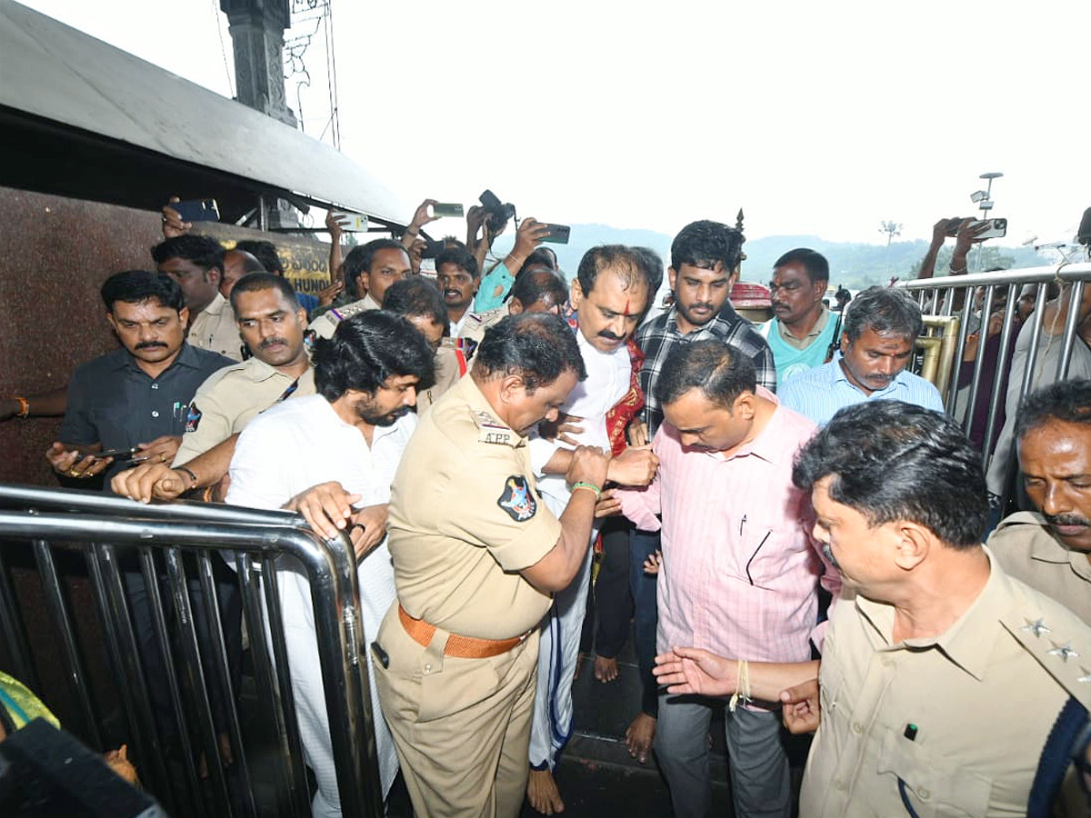 Bhumana Karunakar Reddy Took Oath In Tirumala for Laddu Controversy Photos24