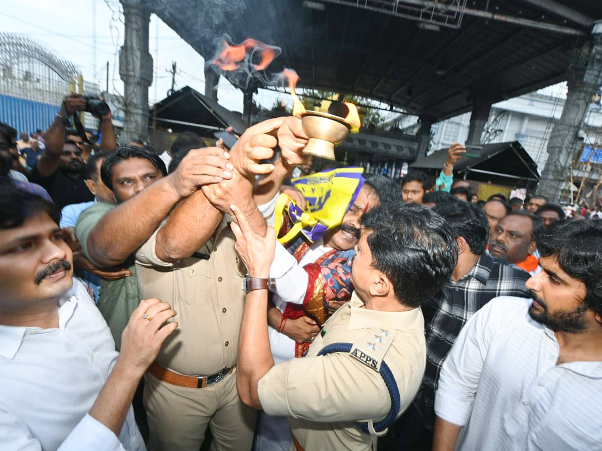 Bhumana Karunakar Reddy Took Oath In Tirumala for Laddu Controversy Photos25