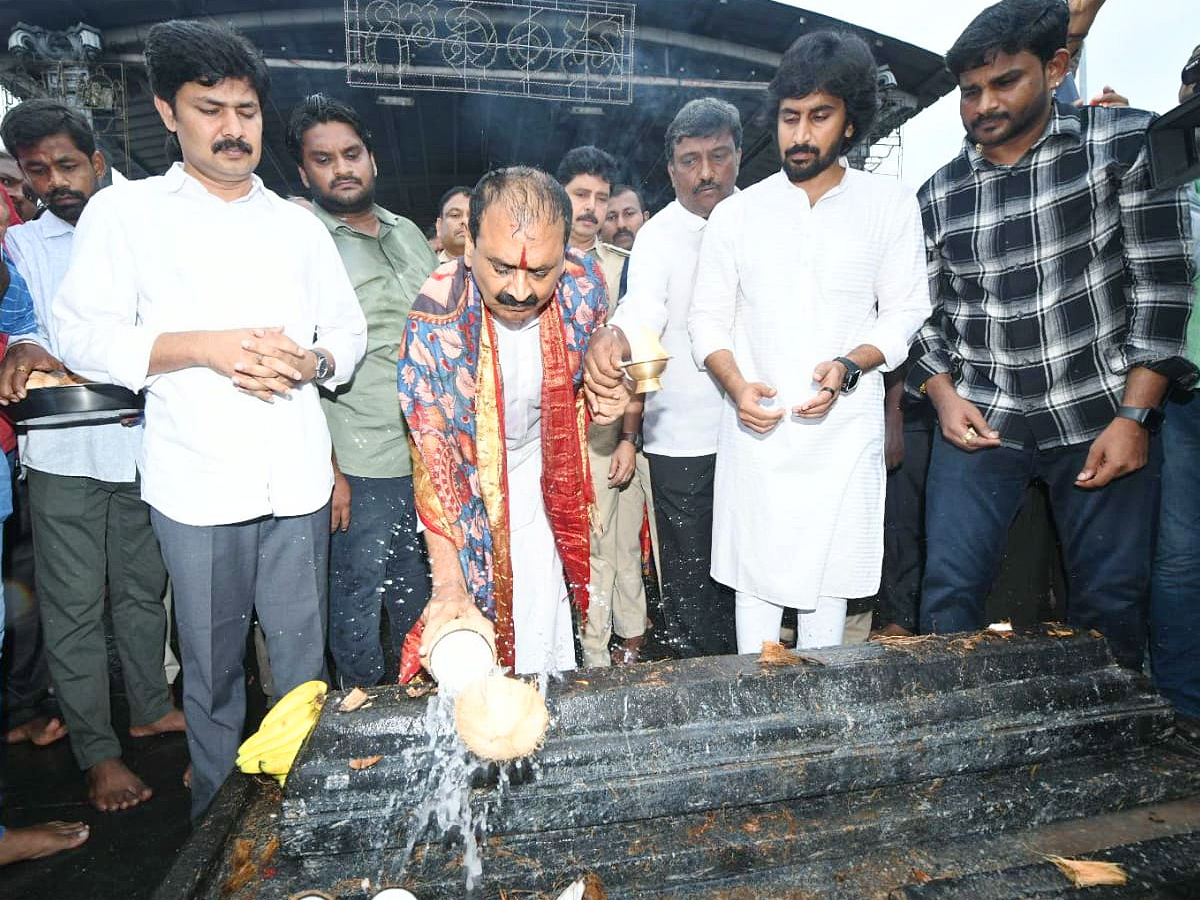 Bhumana Karunakar Reddy Took Oath In Tirumala for Laddu Controversy Photos28