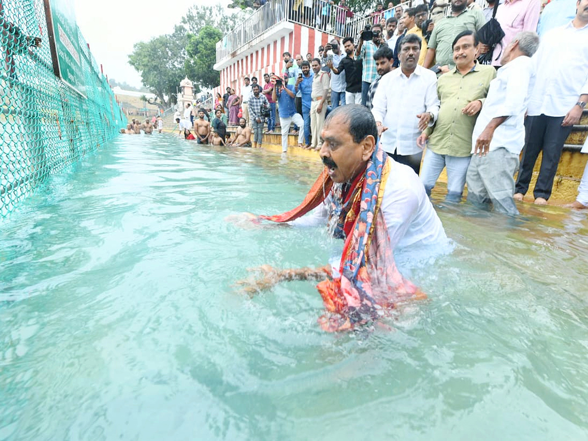 Bhumana Karunakar Reddy Took Oath In Tirumala for Laddu Controversy Photos4