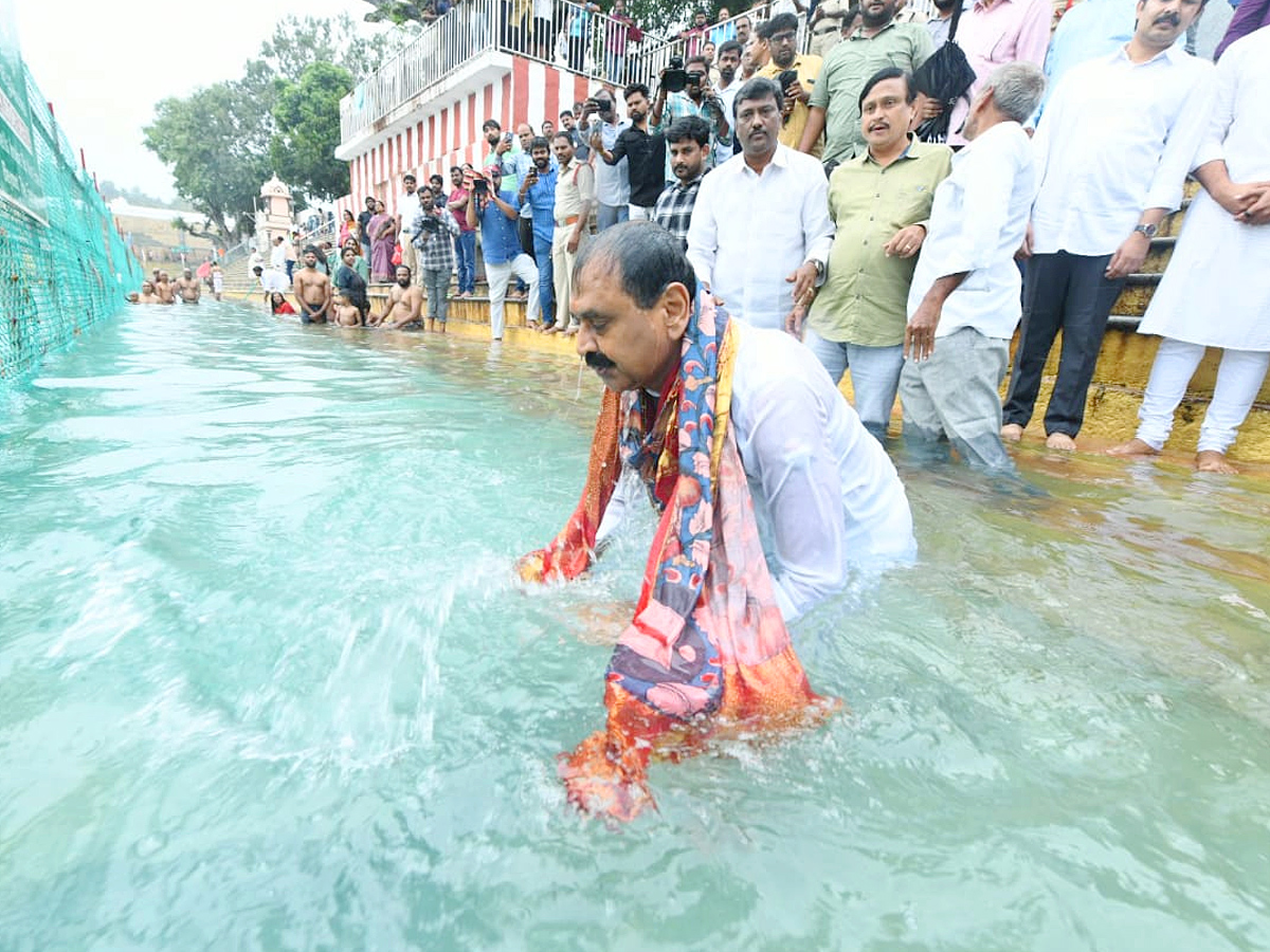 Bhumana Karunakar Reddy Took Oath In Tirumala for Laddu Controversy Photos5