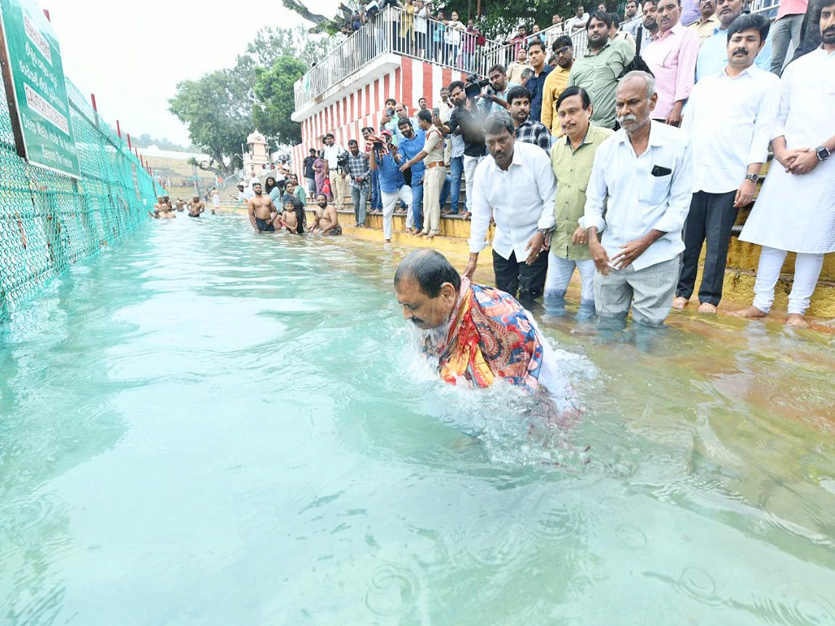 Bhumana Karunakar Reddy Took Oath In Tirumala for Laddu Controversy Photos7