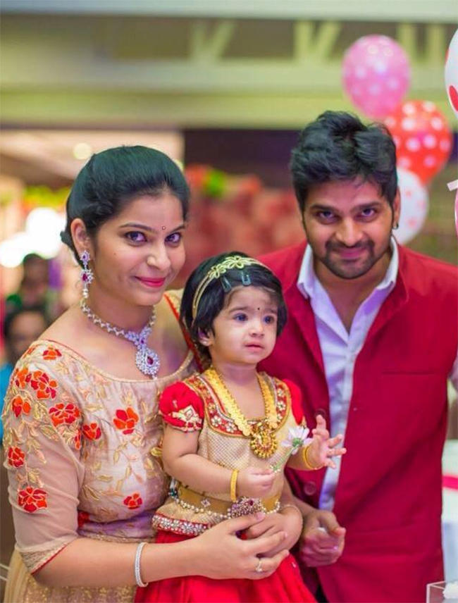 Tollywood Actor Sree Vishnu Wife And Family Photos13