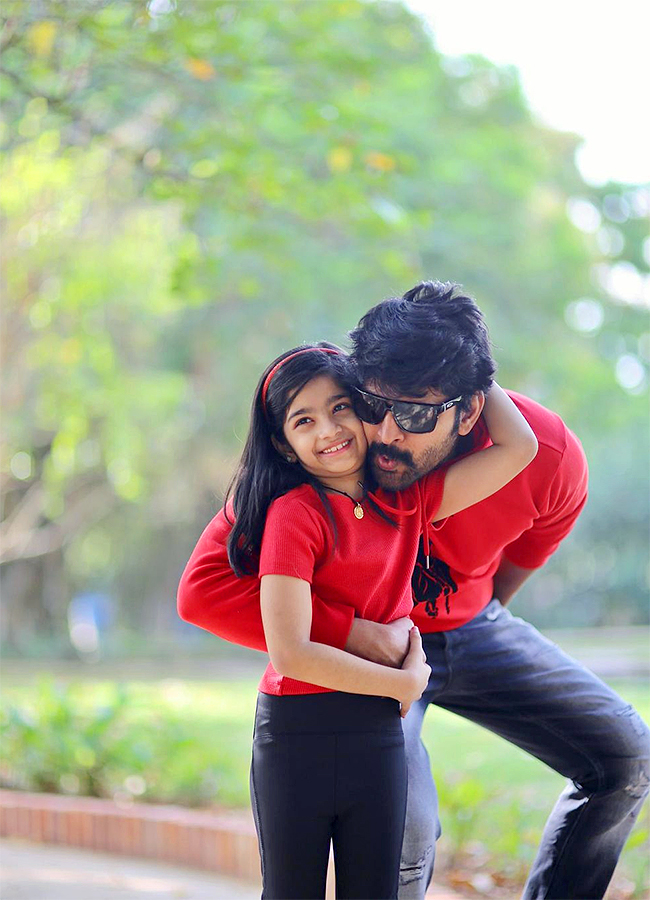 Tollywood Actor Sree Vishnu Wife And Family Photos9