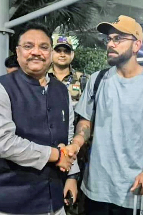 Kohli And Gambhir Clicked with BJP Leader At Delhi Airport after IND vs BAN 2024 1st Test2