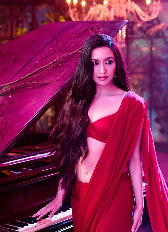 Actress Shraddha Kapoor Hot Photos33