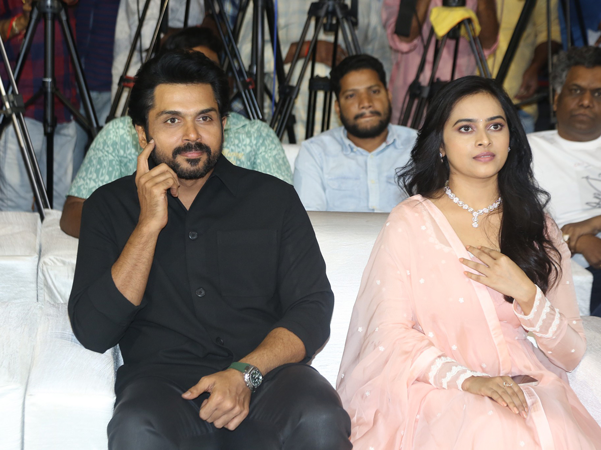 Hero Karthi Satyam Sundaram Pre Release Event17