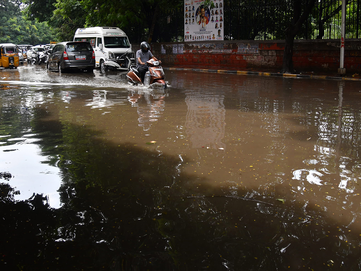 heavy rain in hyderabad today15