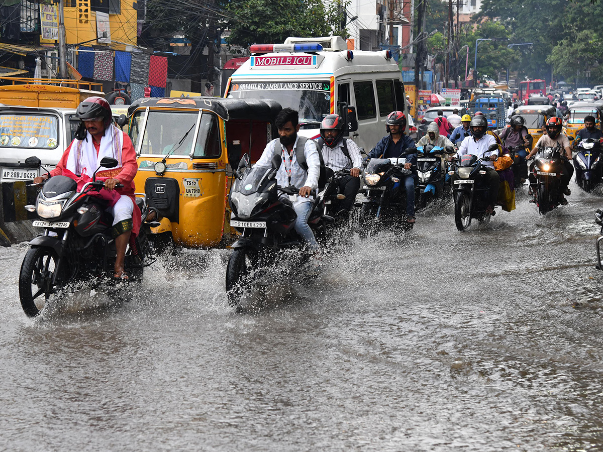 heavy rain in hyderabad today5