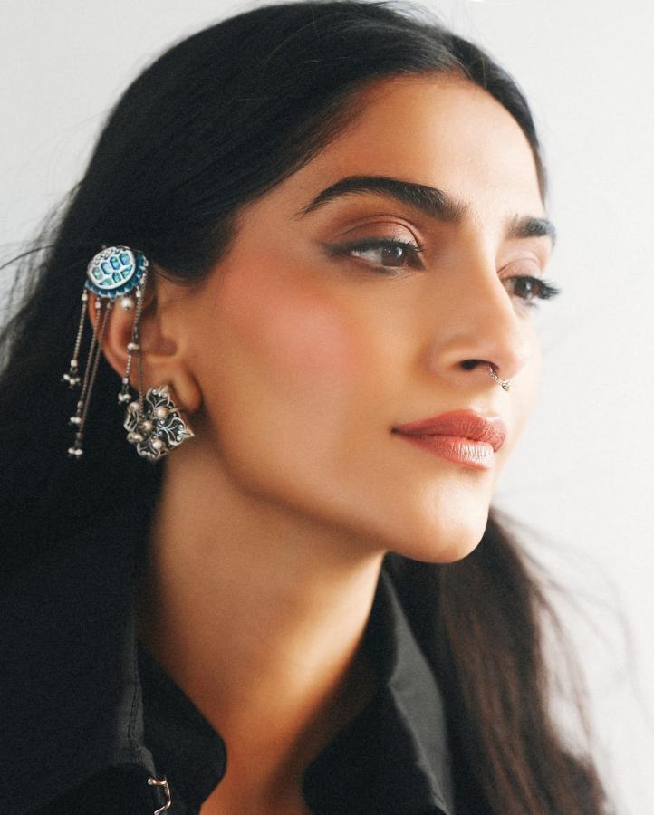 Paris Fashion Week 2024: Sonam Kapoor Shines In Black Dior Dress3