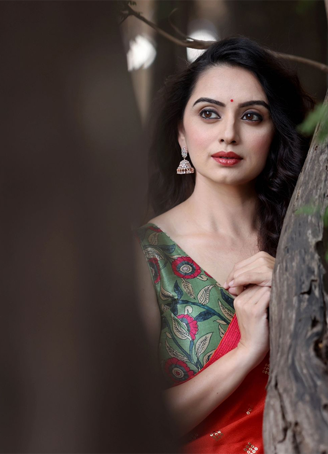 Devara Movie Actress Shruti Marathe HD Photos25