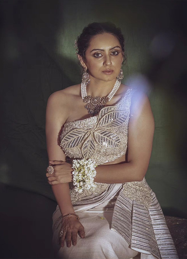 Devara Movie Actress Shruti Marathe HD Photos33