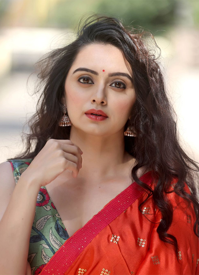 Devara Movie Actress Shruti Marathe HD Photos5