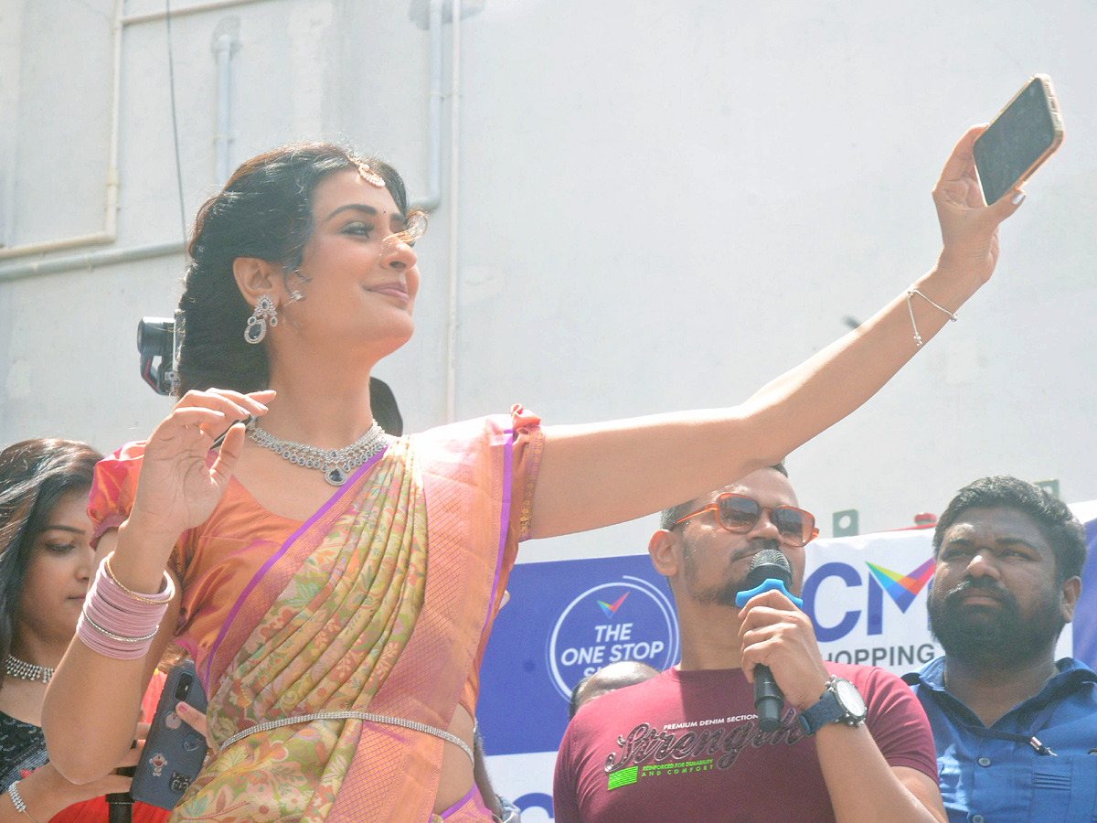 Hero Ram And Payal Rajput Inaugurates Shopping Mall At Nizamabad Photos4