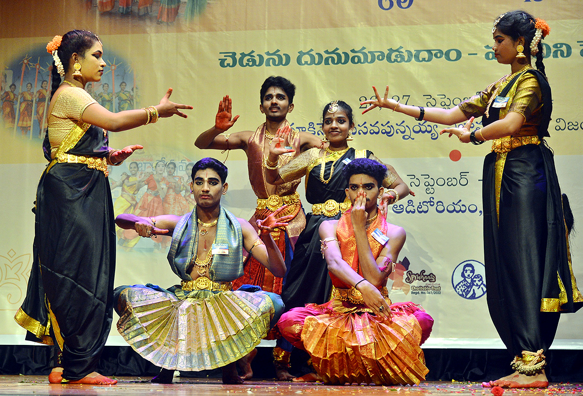 Vijayawada : Dussehra Cultural Festivals 2024 Photos 35