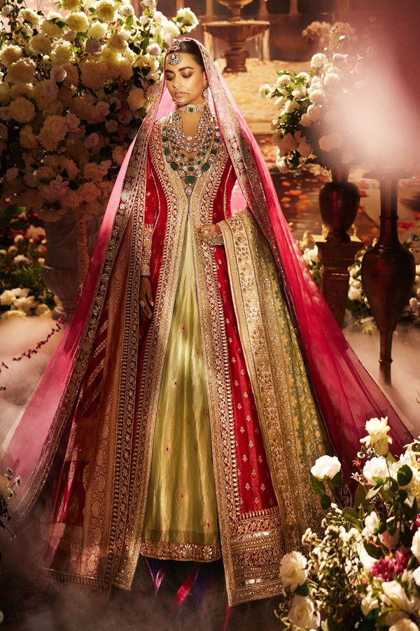 Manish Malhotra's Amazing Dreamy Wedding Couple Outfits11