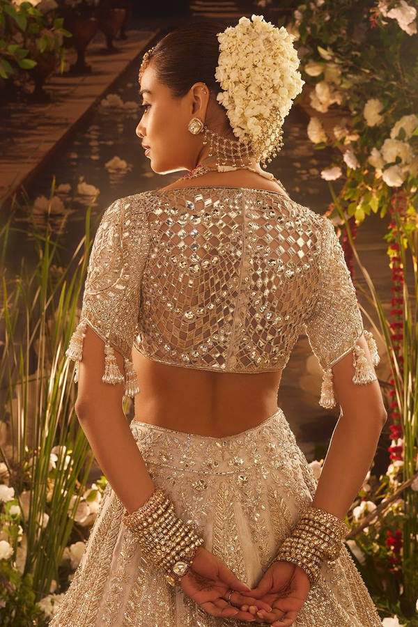 Manish Malhotra's Amazing Dreamy Wedding Couple Outfits18