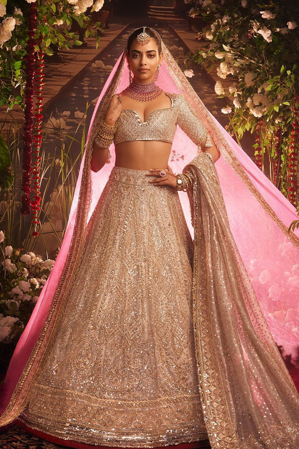 Manish Malhotra's Amazing Dreamy Wedding Couple Outfits19