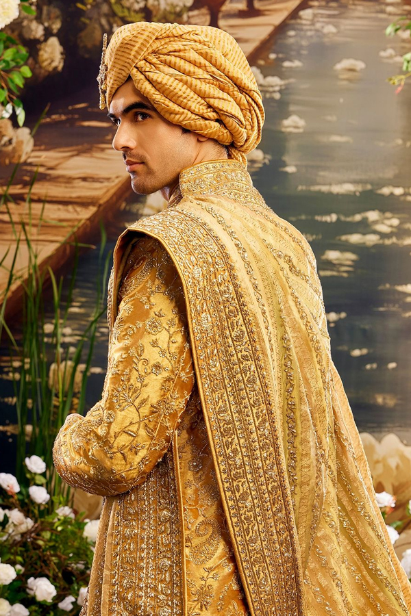 Manish Malhotra's Amazing Dreamy Wedding Couple Outfits24