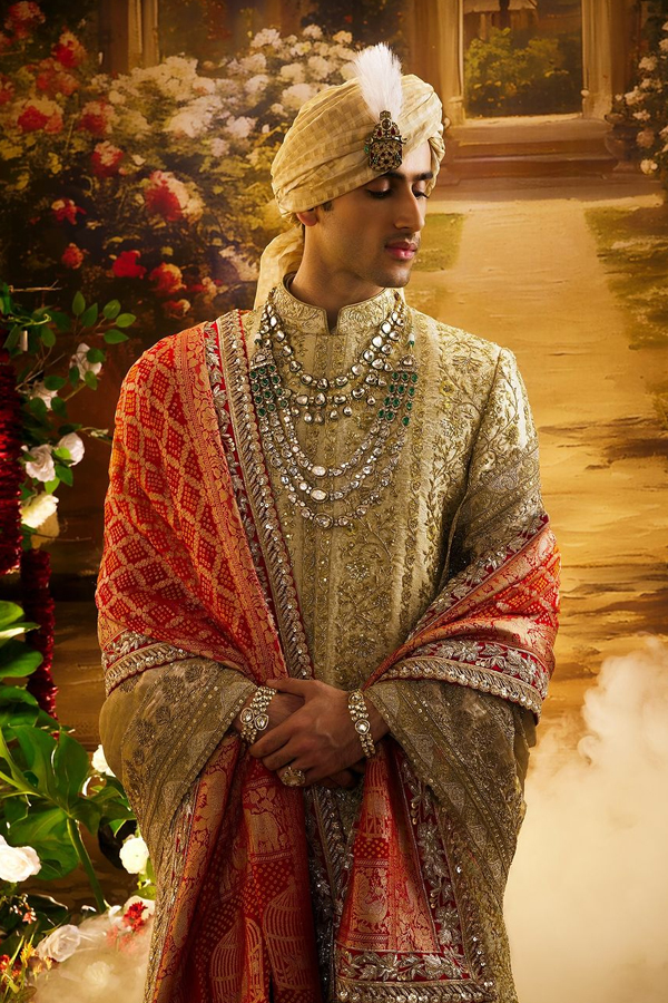 Manish Malhotra's Amazing Dreamy Wedding Couple Outfits4