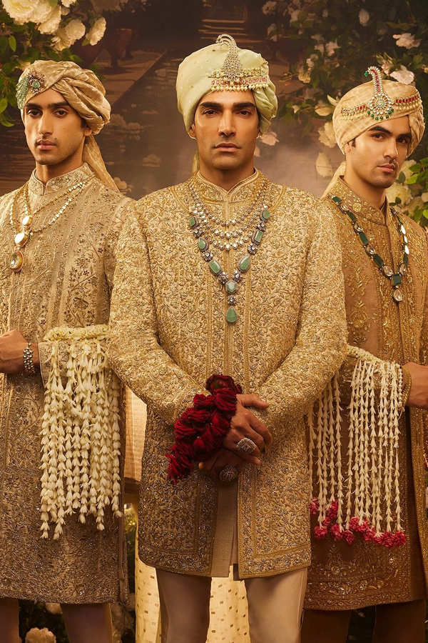 Manish Malhotra's Amazing Dreamy Wedding Couple Outfits32