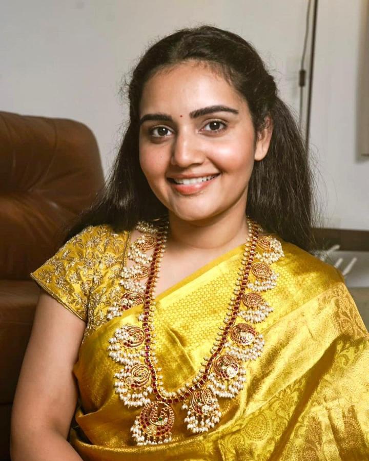 Actress  sonia singh visits Tirumala Tirupati Devasthanam photos viral12