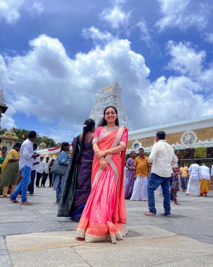 Actress  sonia singh visits Tirumala Tirupati Devasthanam photos viral3