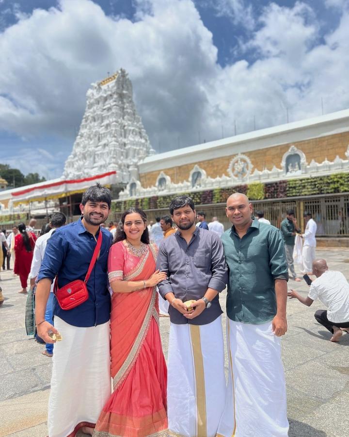 Actress  sonia singh visits Tirumala Tirupati Devasthanam photos viral8