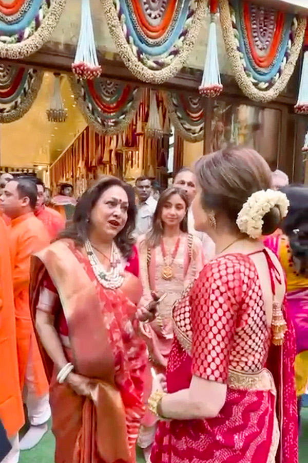 The Ambani family kicked off Ganesh Chaturthi celebrations at Antilia Photos9