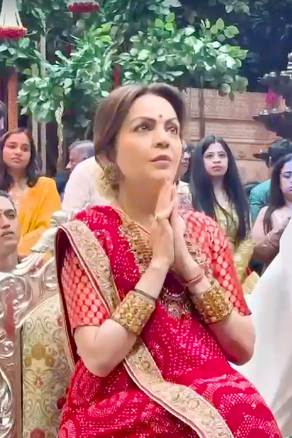 The Ambani family kicked off Ganesh Chaturthi celebrations at Antilia Photos10