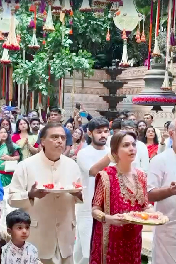 The Ambani family kicked off Ganesh Chaturthi celebrations at Antilia Photos12