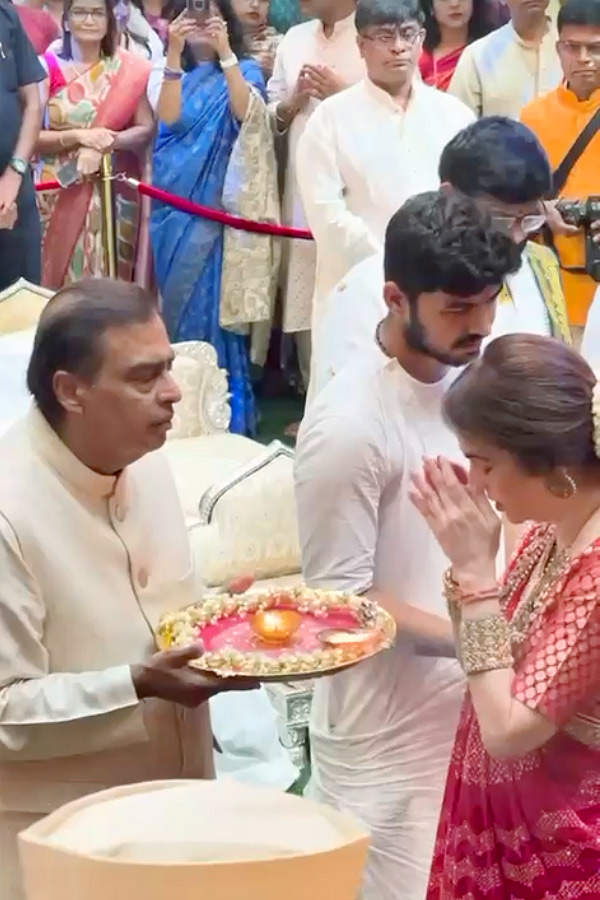 The Ambani family kicked off Ganesh Chaturthi celebrations at Antilia Photos14