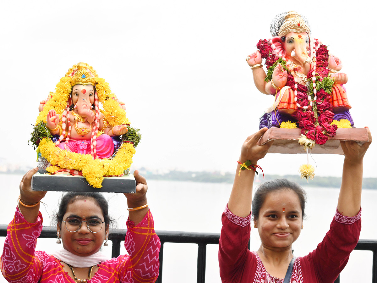 3rd Day Ganesh Nimajjanam At Tank Bund Photos10