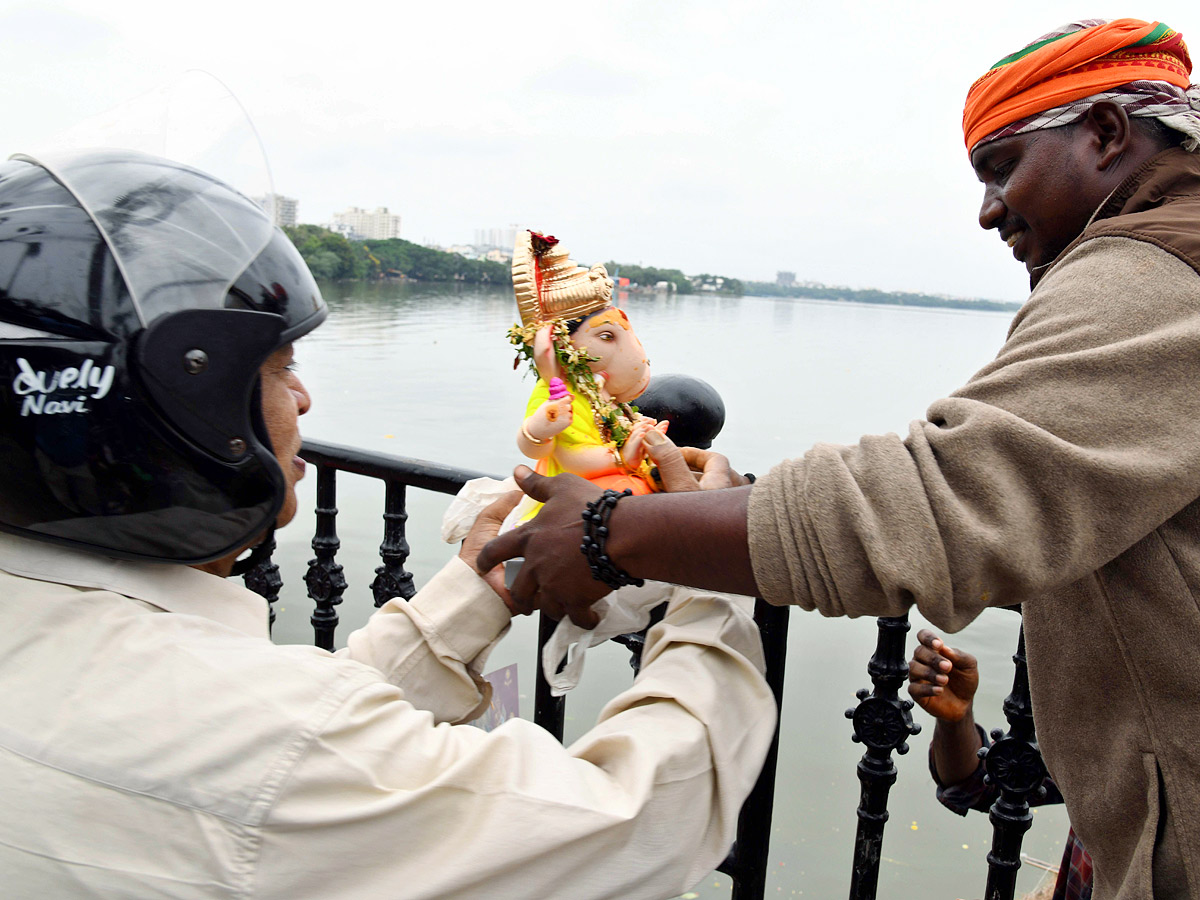 3rd Day Ganesh Nimajjanam At Tank Bund Photos14