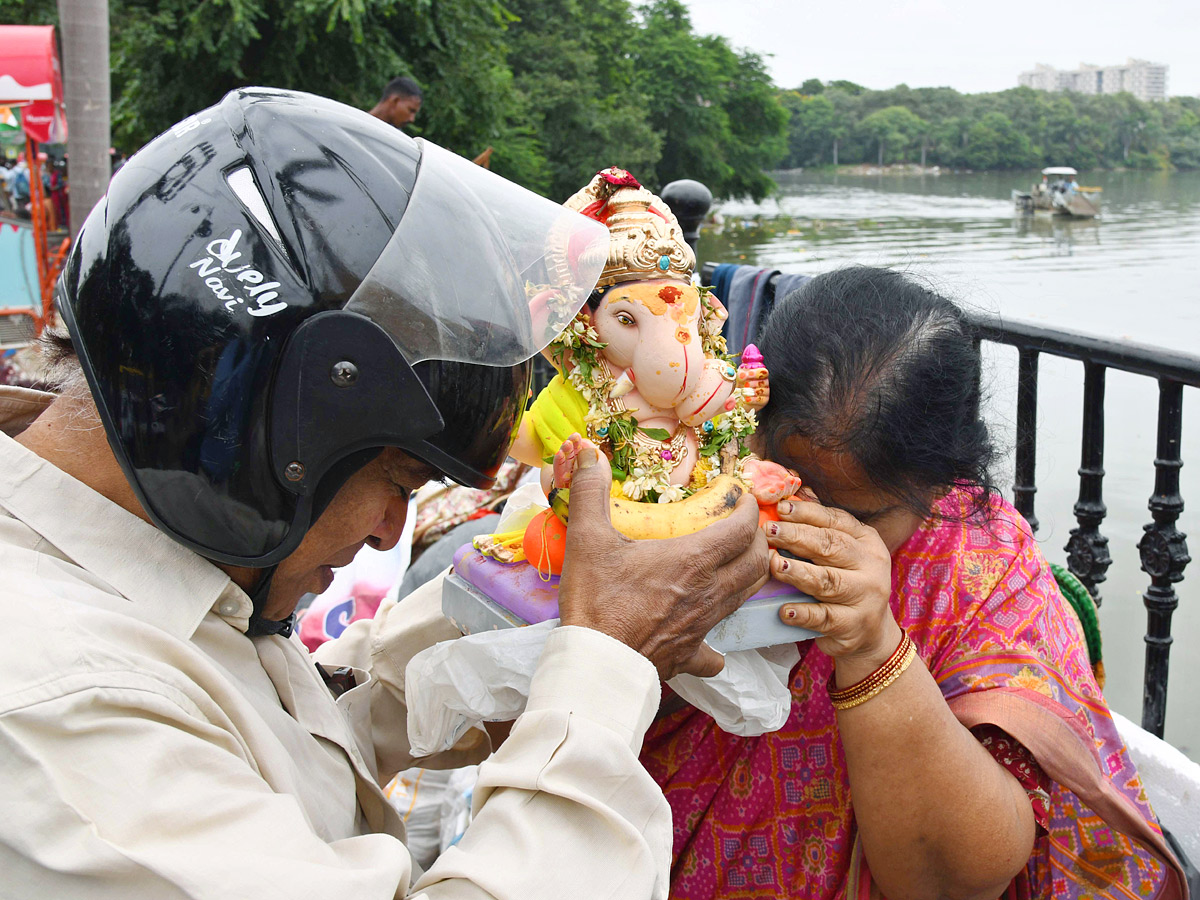 3rd Day Ganesh Nimajjanam At Tank Bund Photos15