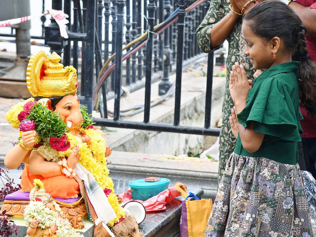 3rd Day Ganesh Nimajjanam At Tank Bund Photos3