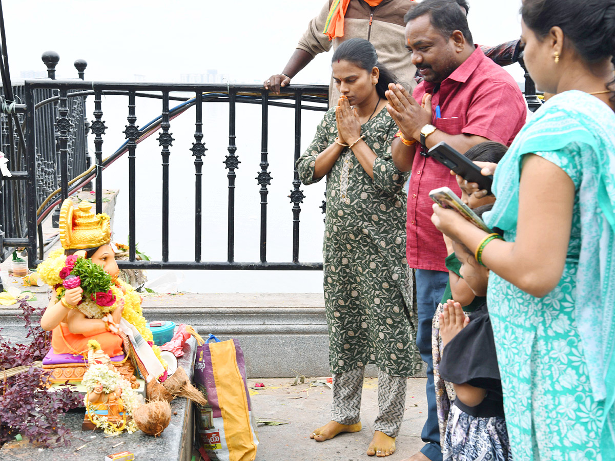 3rd Day Ganesh Nimajjanam At Tank Bund Photos4