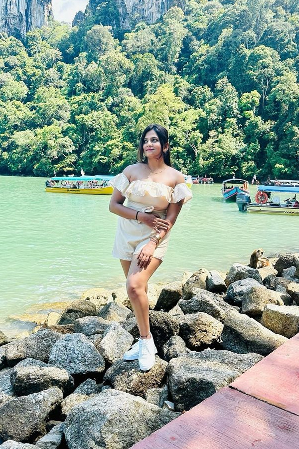 Guppedantha Manasu Serial Vasudhara Enjoying Malaysia Vacation Photos8