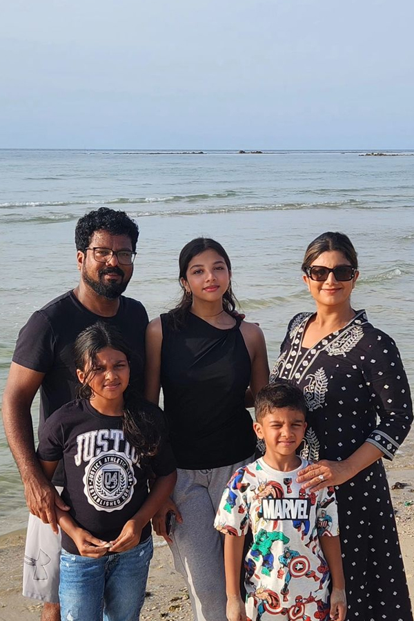 Actress Rambha's Daughter Adorable Photos Goes Viral 14