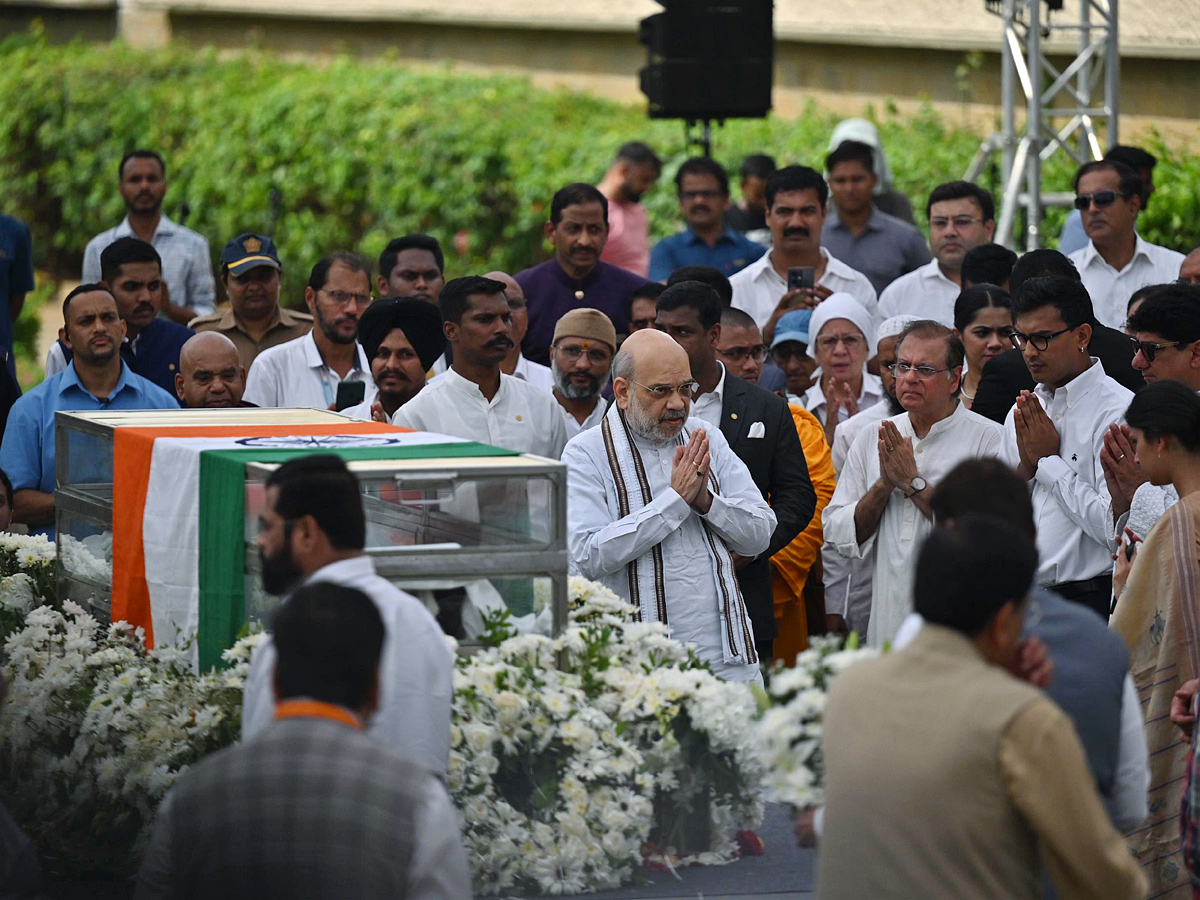 Ratan Tata's Final Journey: Officials Tribute At NCPA Lawns, Mumbai Photos11