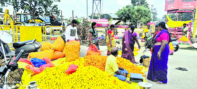 ఆయుధ పూజకు సర్వం సిద్ధం1