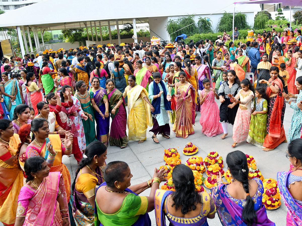 Grand Celebrations of Saddula Bathukamma in Telangana Photos11