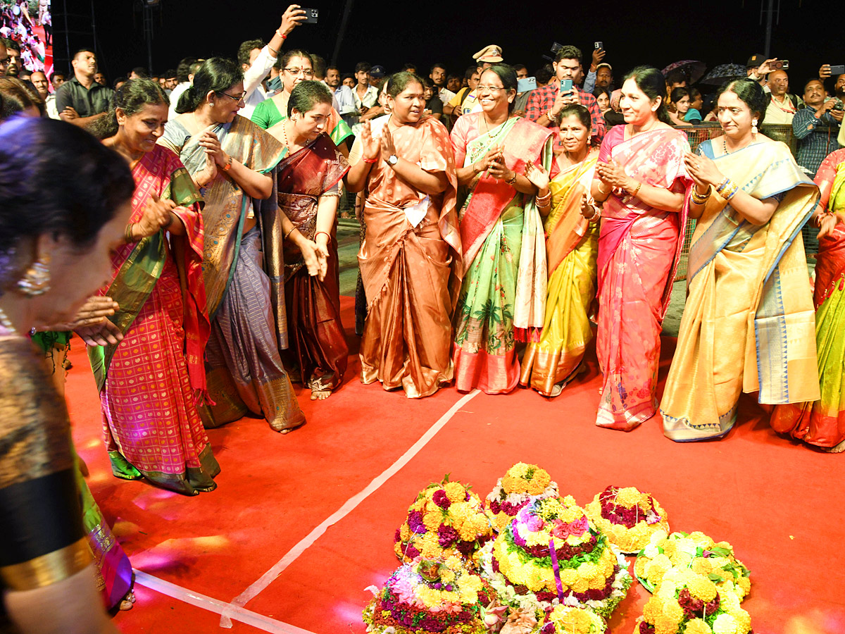 Grand Celebrations of Saddula Bathukamma in Telangana Photos13