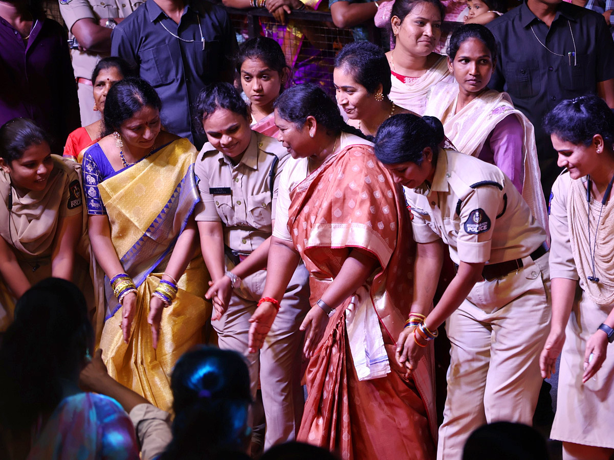 Grand Celebrations of Saddula Bathukamma in Telangana Photos14