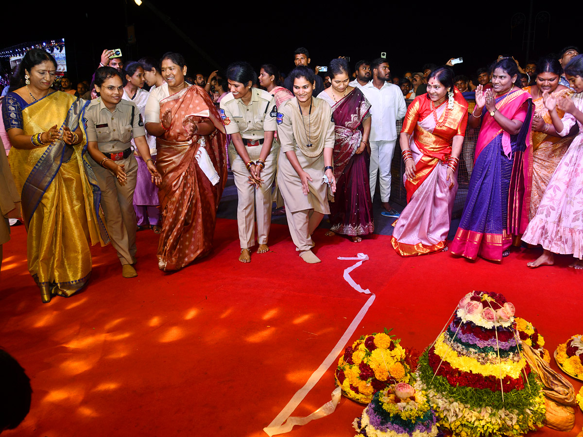 Grand Celebrations of Saddula Bathukamma in Telangana Photos15